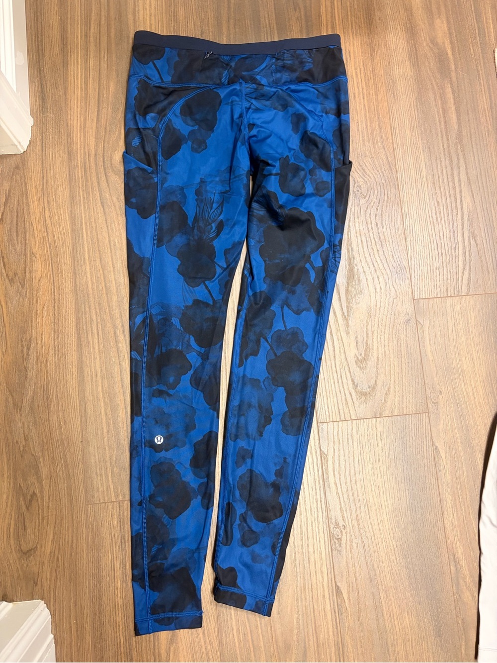 lululemon athletica Blue and Black Floral Leggings